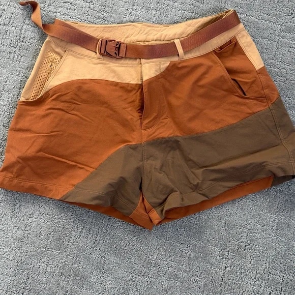 Outdoor Voices Stylish Women's Tan and Brown Shorts - Picture 2 of 4